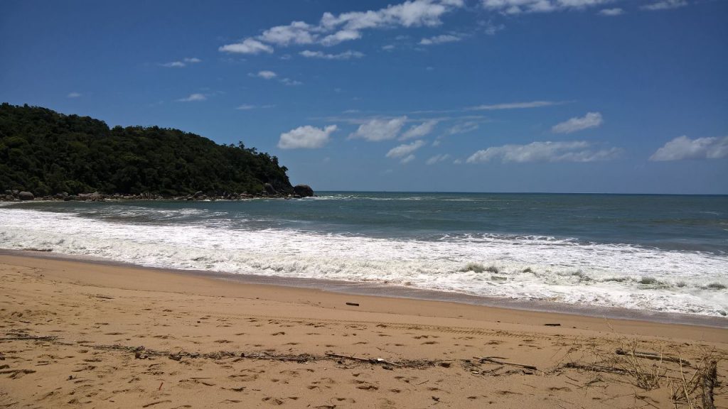 Praia de Ilhota, em Itapema