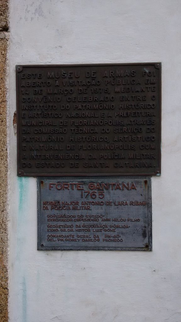 Placa indicativa do Forte de Santanna do Desterro