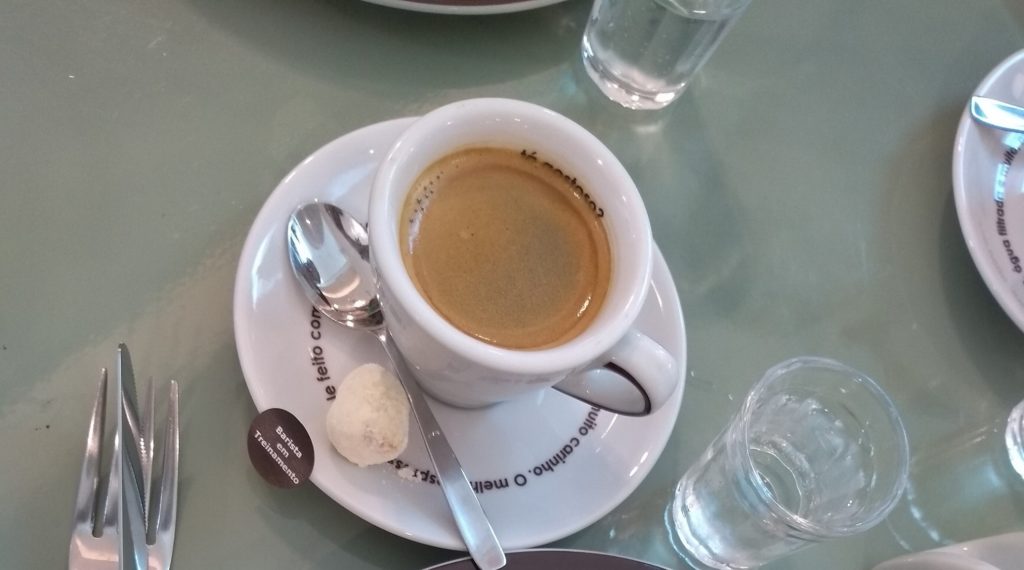 Um cafezinho após o almoço é sempre bom!