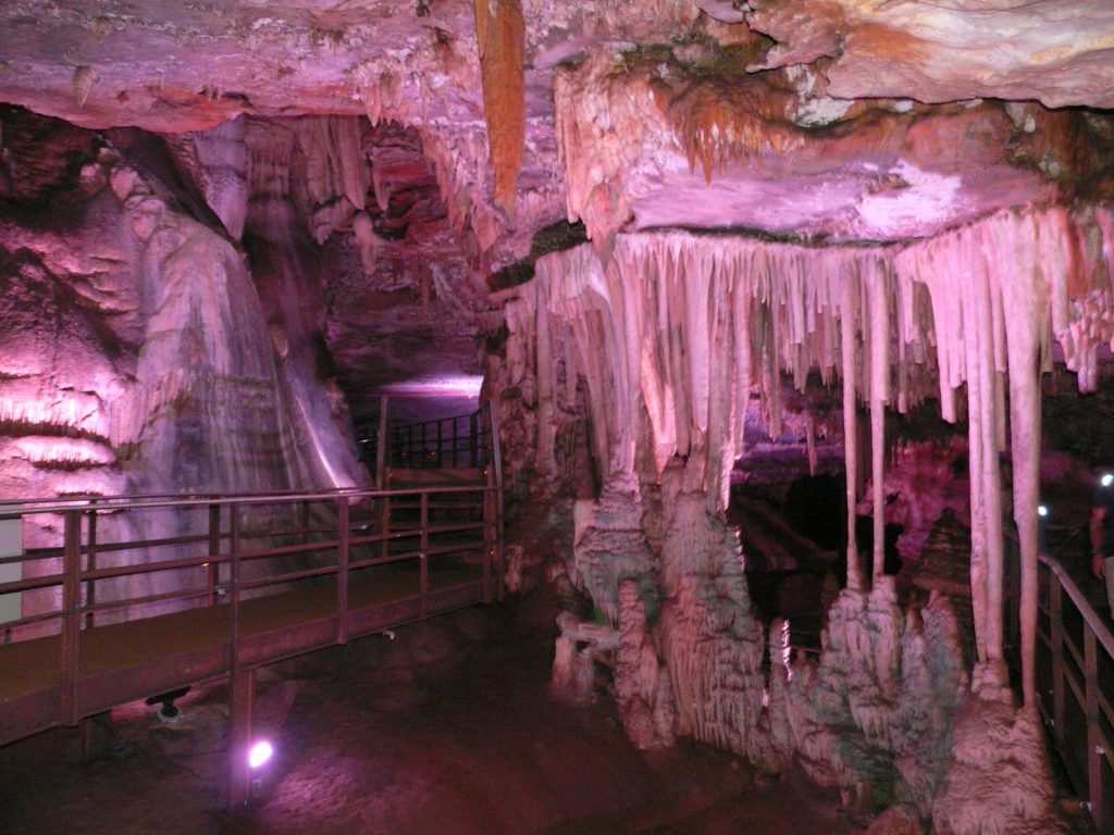 Gruta Rei do Mato, em Sete Lagoas Casa de Doda