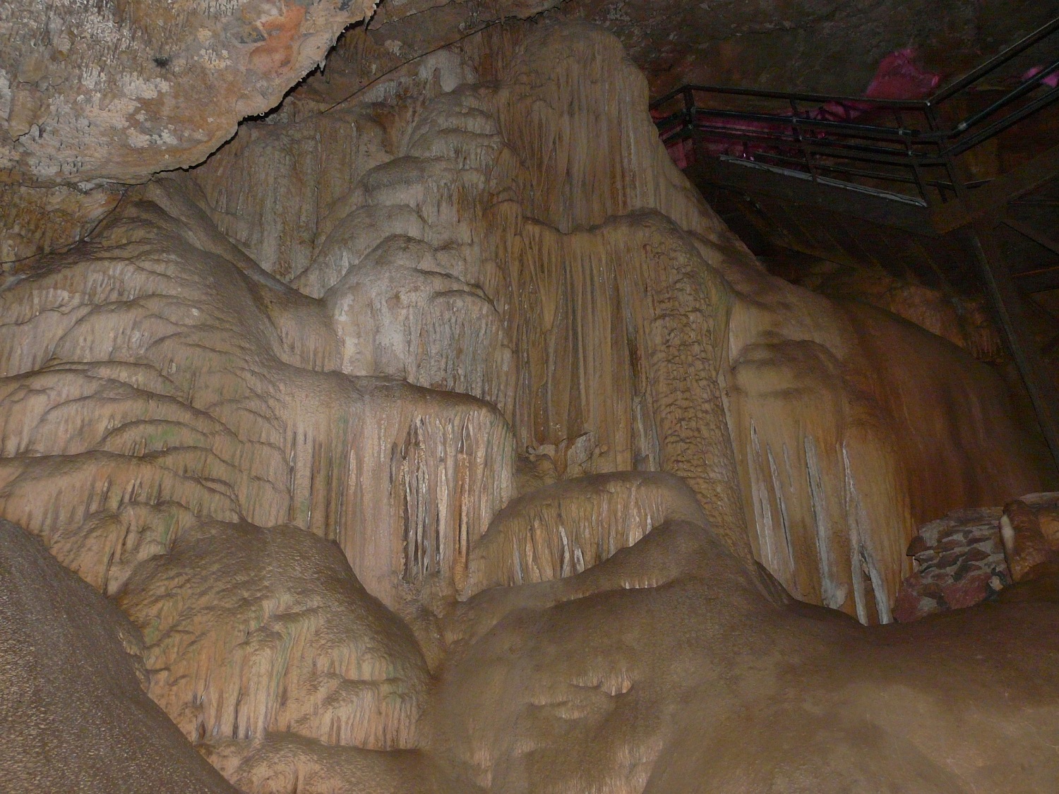 Gruta Rei do Mato - Paredões Gruta Rei do Mato em Sete Lagoas