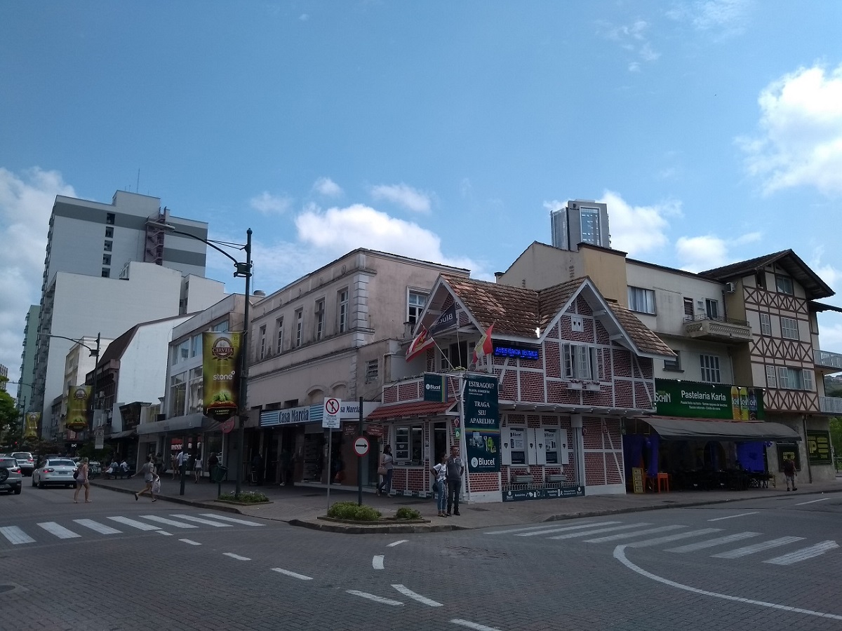 Rua XV de Novembro, centro comercial da cidade. Rua XV de Novembro Blumenau