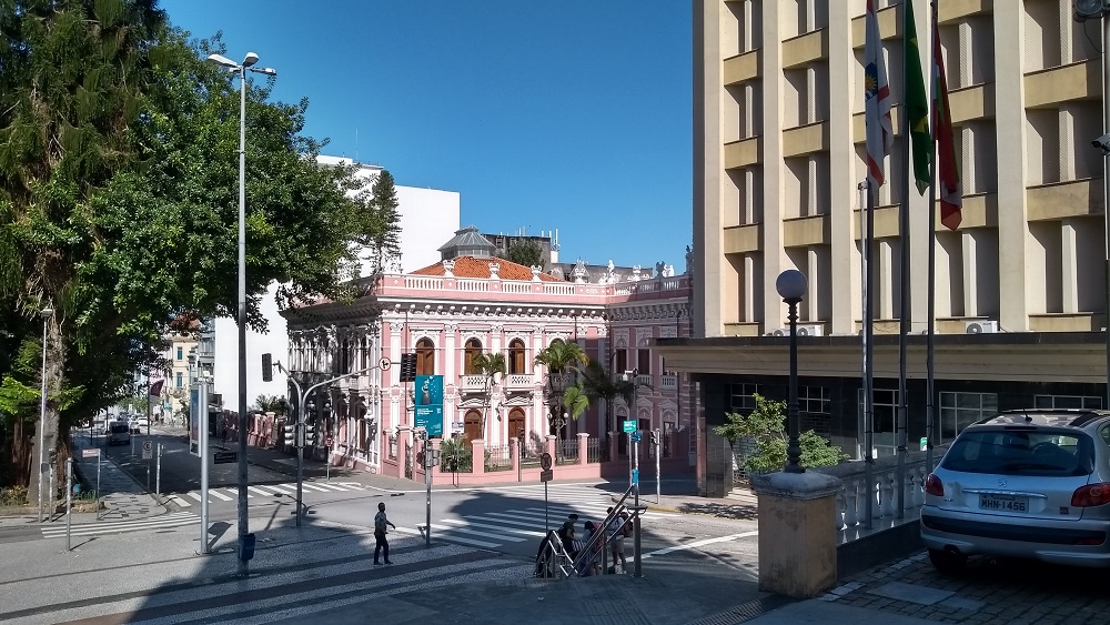 Palácio Cruz e Sousa visto da escadaria da Catedral